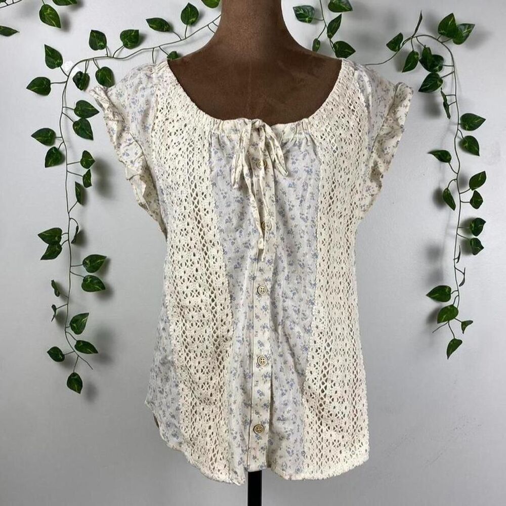 Vintage inspired cottage romantic floral crochet lace blouse ruffle sleeve cream
